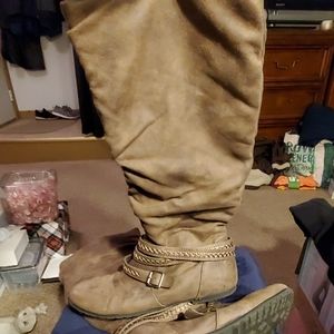Women's Size 7M Boots